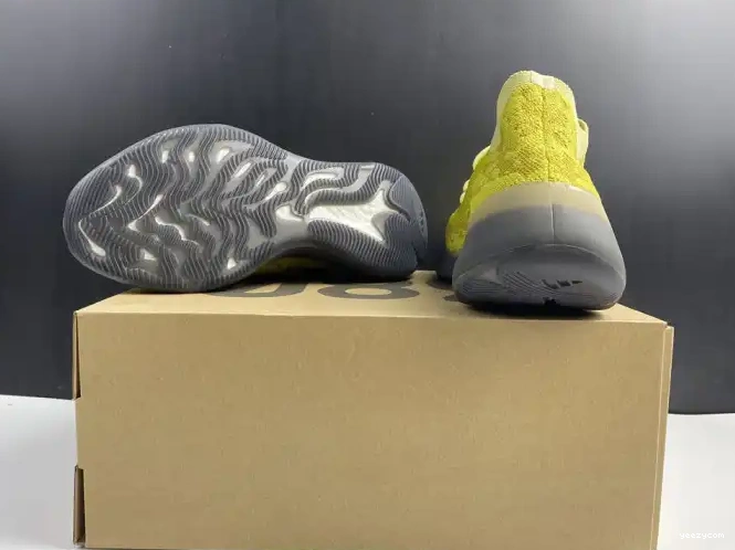 380 HYLTE GLOW ADIDAS FZ4990 YEEZY BOOST 0526